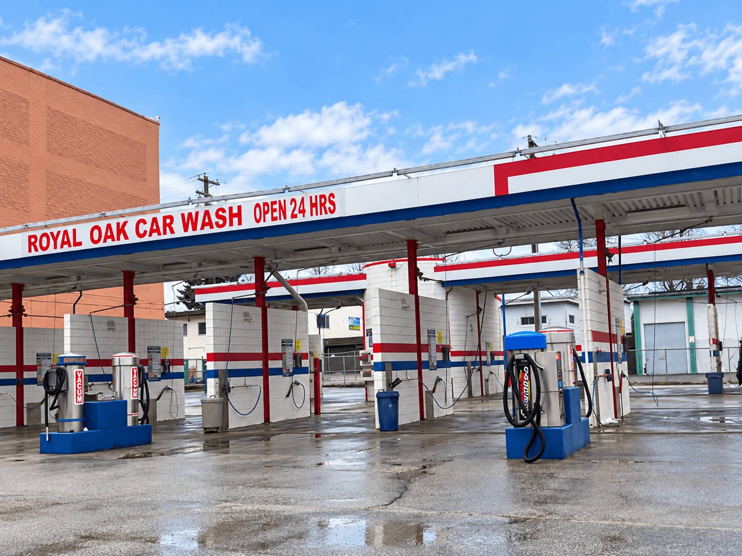 Royal Oak Car Wash forecourt, open 24 hours